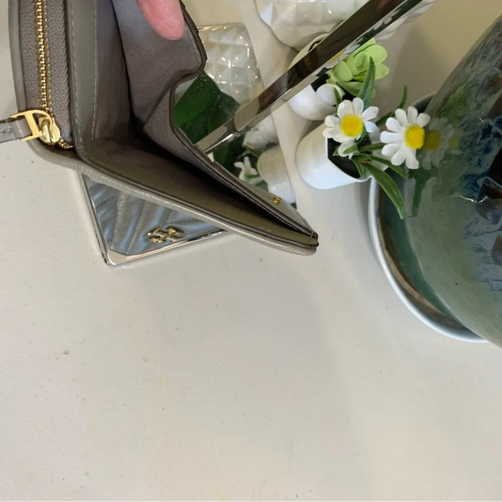 Tory Burch Quilted Leather Mini Wallet in Light Taupe with Gold Logo - Picture 11 of 13